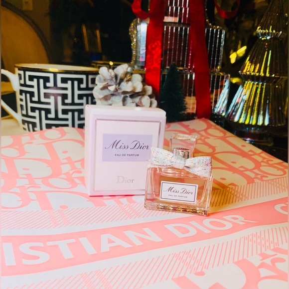 Luxurious DIOR Gift Bundle Set - Picture 14 of 16